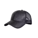 Błyszcząca czapka z daszkiem w kolorze czarnym i siateczką z tyłu