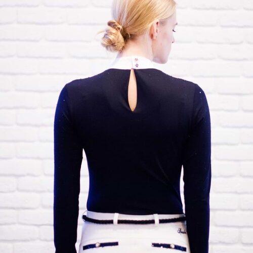 Granatowa koszulka z długim rękawem i białym zapięciem na karku